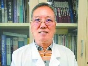 医生的悲悯情怀 自掏腰包扶直扭成麻花的脊柱缩略图
