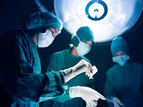 手术室收1万元红包涉事医生停职 这次舆论几乎力挺医生！缩略图